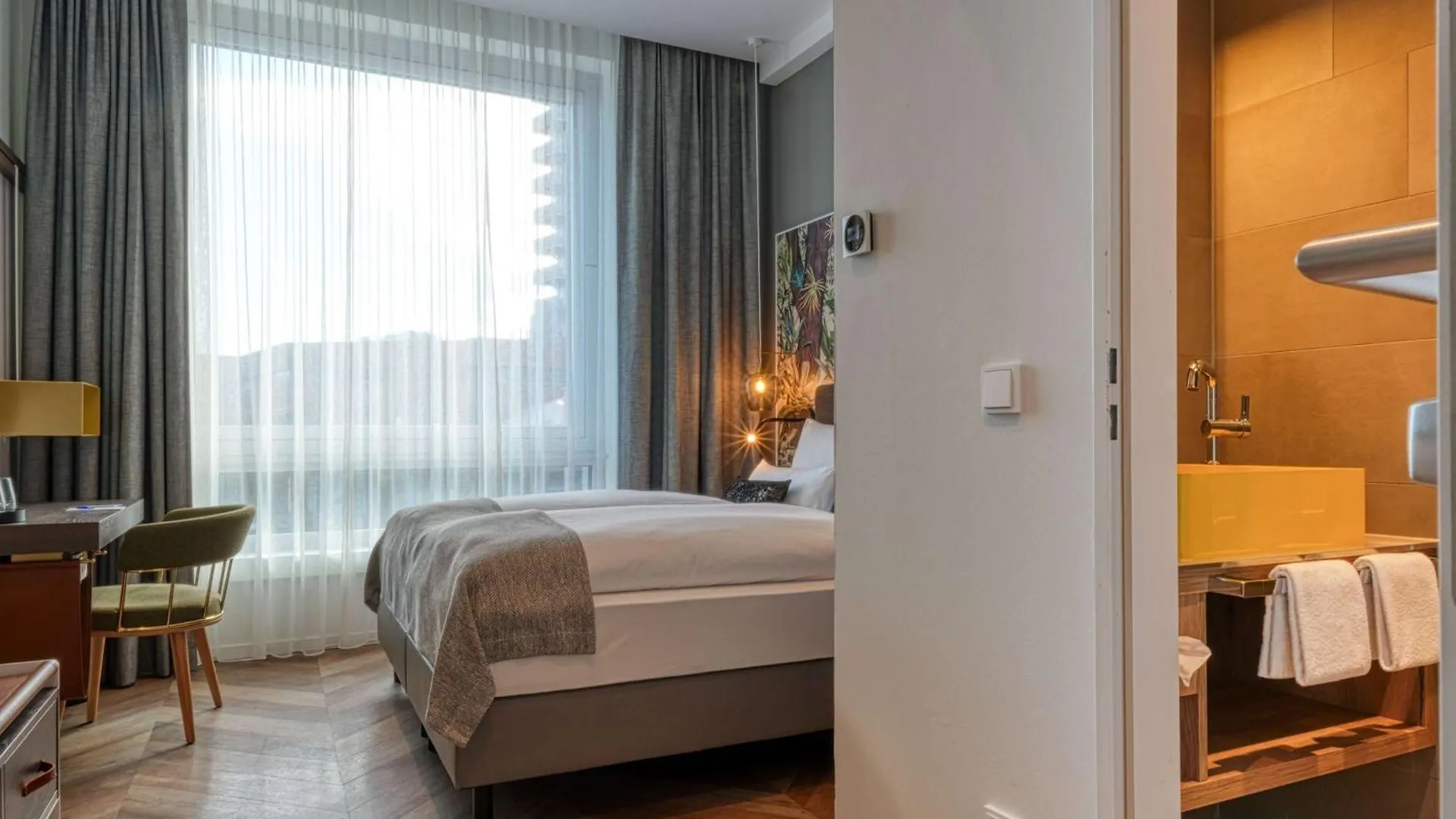 Hotel NinetyNine Bergedorf Hamburg 3*,